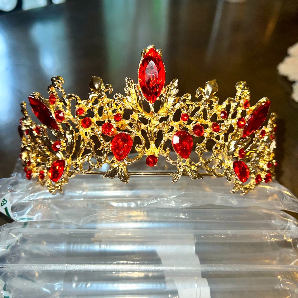 Gold and Red Crown / Corona de Oro y Rojo
